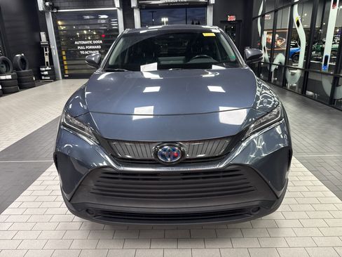 Used 2021 Toyota Venza LE image 3