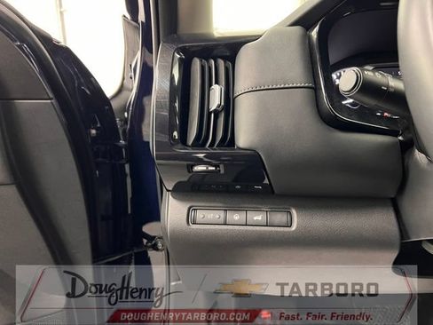 Used 2025 Nissan Pathfinder SV FWD image 29