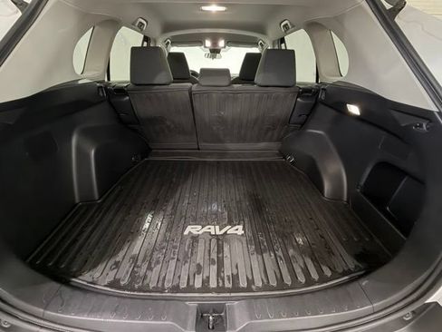 Used 2022 Toyota RAV4 LE AWD/4WD image 21