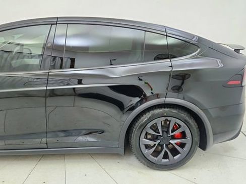 Used 2024 Tesla Model X Plaid image 11