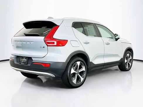 Used 2025 Volvo XC40 B5 Plus image 9