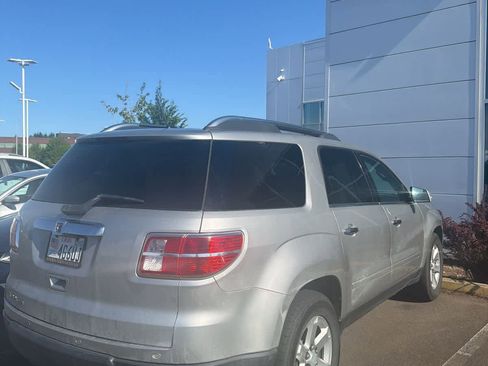 Used 2008 Saturn Outlook XR w/ Premium Trim Package FWD image 3