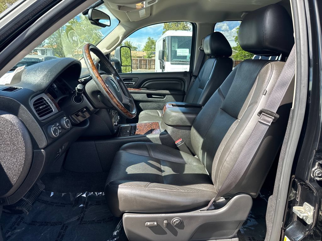 Used 2013 GMC Sierra 3500 Denali AWD/4WD image 9