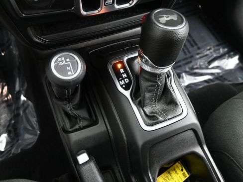 Used 2024 Jeep Wrangler Sport S image 30