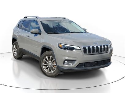 Used 2019 Jeep Cherokee Latitude Plus w/ Comfort/Convenience Group