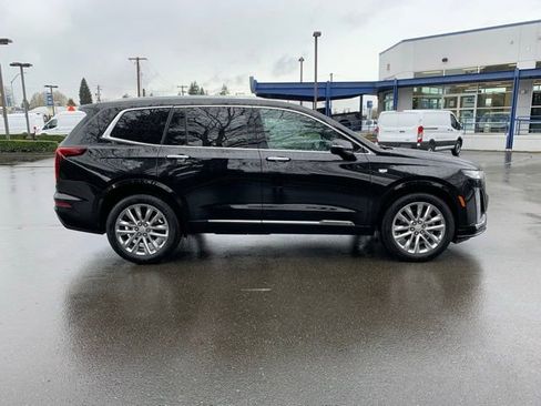 Used 2025 Cadillac XT6 Premium Luxury w/ Technology Package AWD/4WD image 9