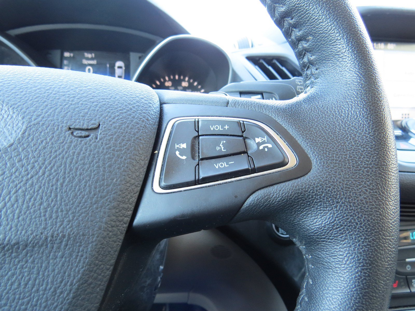 Used 2017 Ford Escape Titanium AWD/4WD image 18