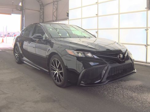 Used 2023 Toyota Camry SE FWD image 4