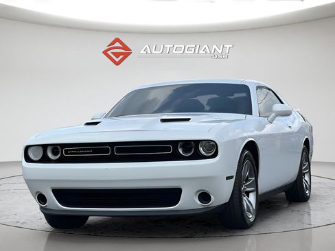 Used 2019 Dodge Challenger SXT RWD image 13