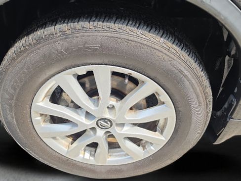 Used 2018 Nissan Rogue SV AWD/4WD image 23
