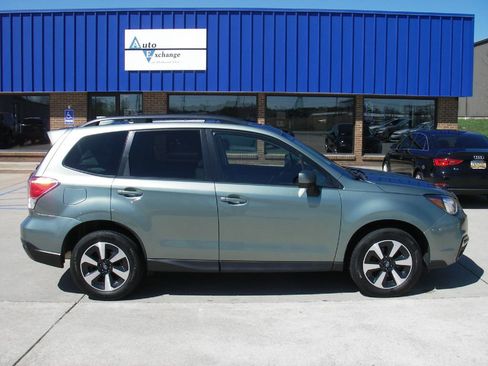 Used 2017 Subaru Forester 2.5i Premium image 4