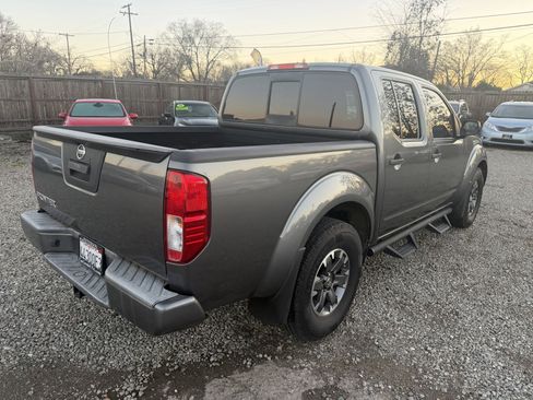 Used 2016 Nissan Frontier Desert Runner image 5