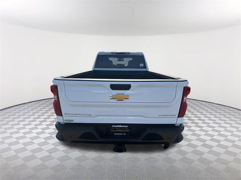 Used 2024 Chevrolet Silverado 2500 Custom w/ Custom Value Package image 6
