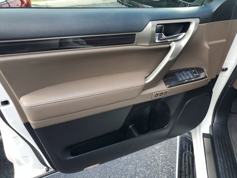 Used 2020 Lexus GX 460 Premium image 17