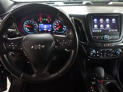 Used 2022 Chevrolet Equinox RS w/ LPO, Floor Liner Package image 11