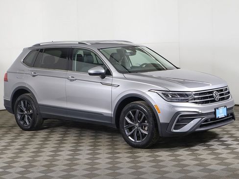 Used 2022 Volkswagen Tiguan SE image 2