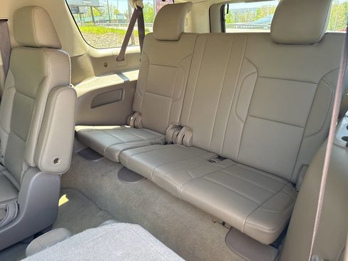 Used 2018 Chevrolet Suburban LT w/ LT Signature Package AWD/4WD image 13