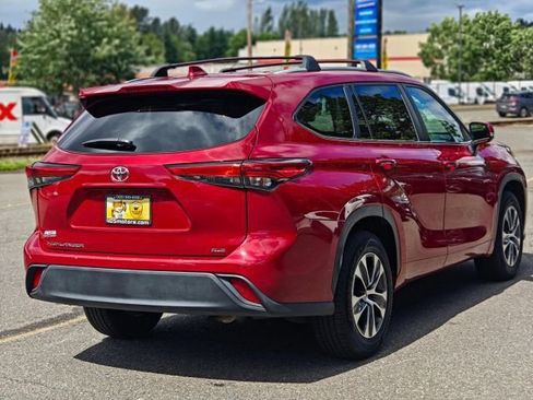 Used 2023 Toyota Highlander XLE FWD image 8
