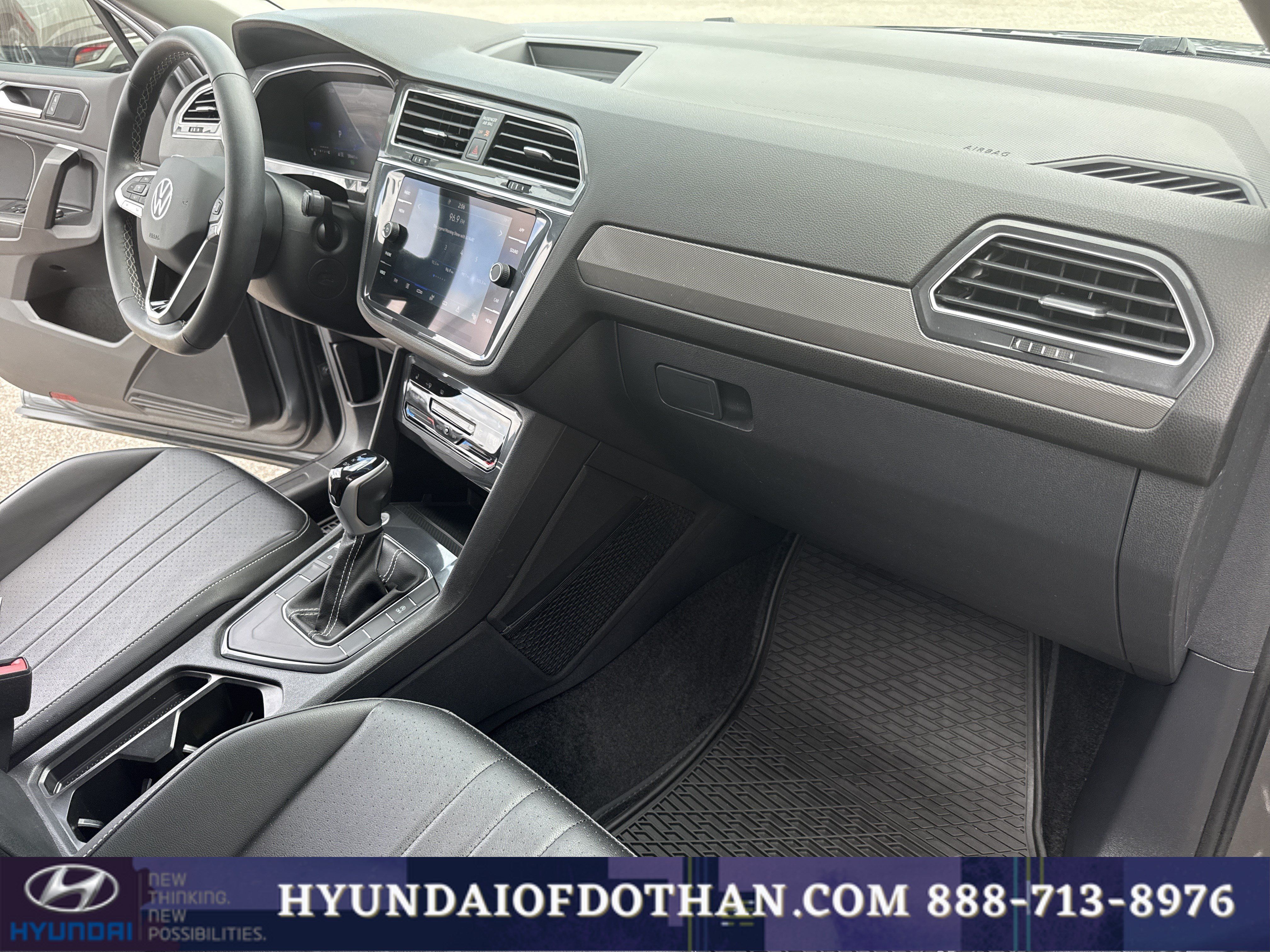 Used 2023 Volkswagen Tiguan SE FWD image 16