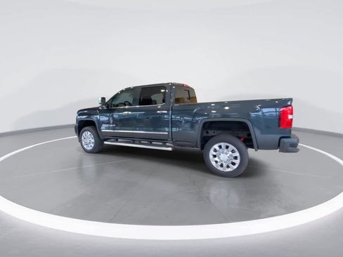 Used 2019 GMC Sierra 2500 Denali w/ Suspension Package, Off-Road AWD/4WD image 6