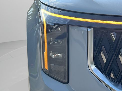 New 2026 Kia Carnival EX FWD image 9