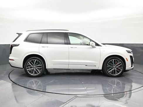 Certified 2022 Cadillac XT6 Sport w/ Platinum Package AWD/4WD image 6