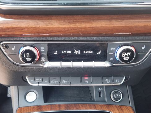 Used 2023 Audi Q5 2.0T Premium w/ Convenience Package image 15