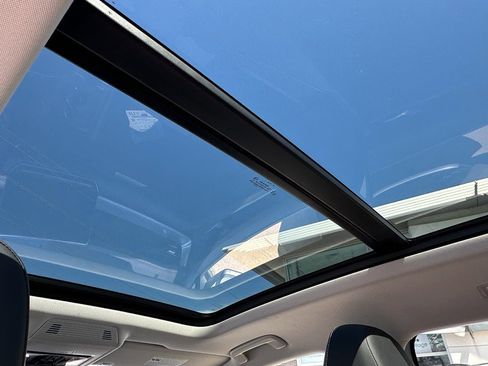 New 2025 Volkswagen Tiguan SE image 8