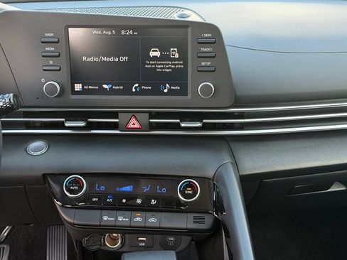 Used 2026 Hyundai Elantra Hybrid FWD image 32