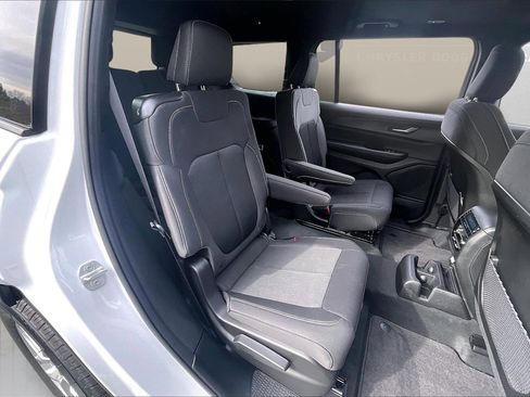 New 2025 Jeep Grand Cherokee L Laredo w/ Luxury Tech Group I image 21