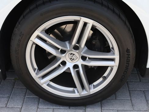 Used 2025 Porsche Panamera RWD image 46