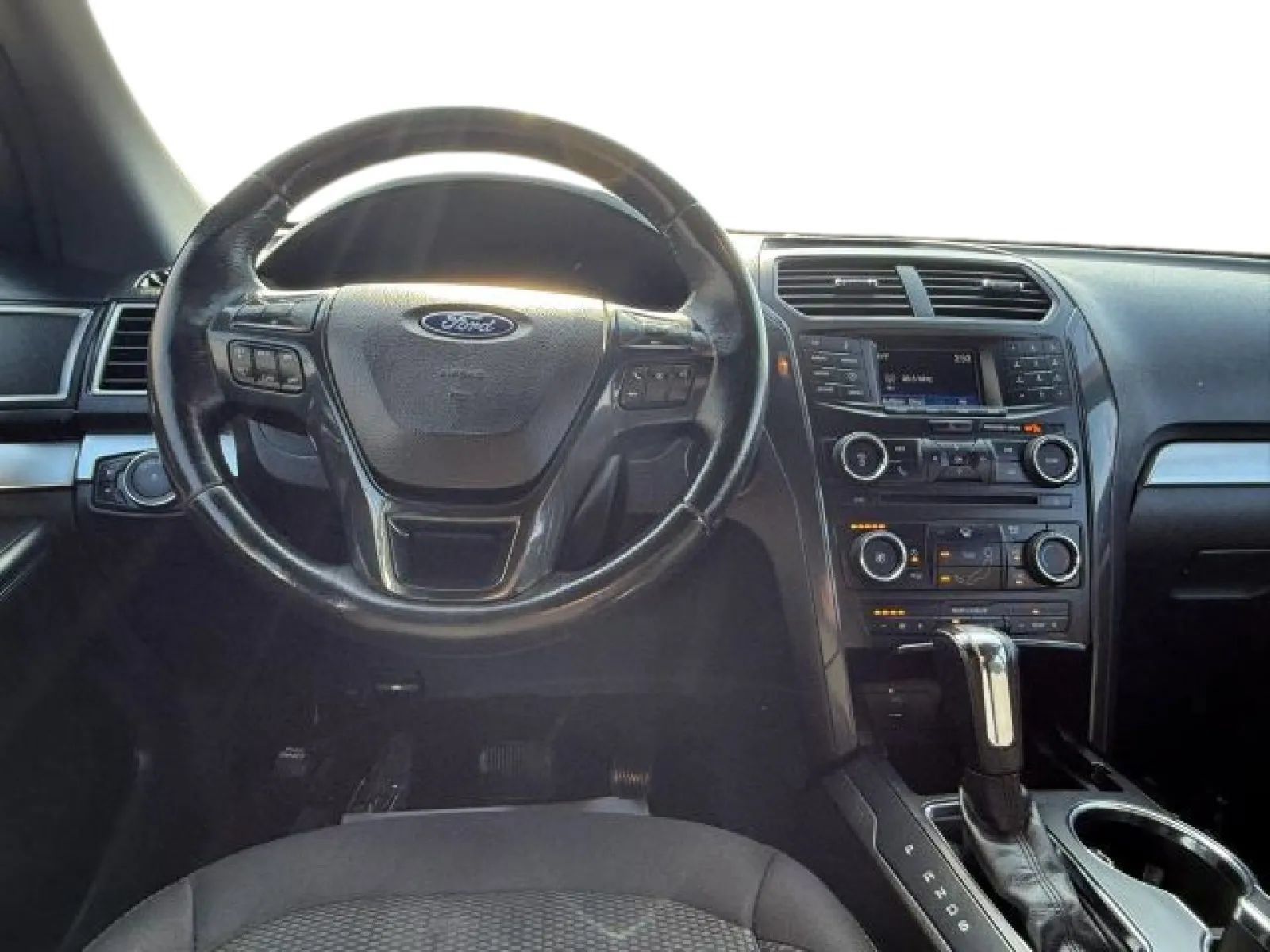 Used 2017 Ford Explorer XLT AWD/4WD image 16