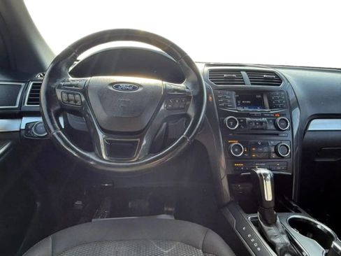 Used 2017 Ford Explorer XLT AWD/4WD image 16