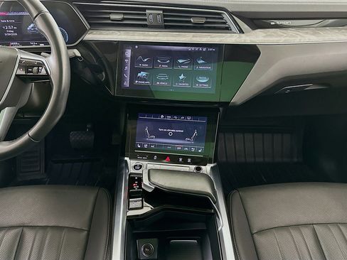 Used 2022 Audi e-tron Premium Plus w/ Premium Plus Package AWD/4WD image 11