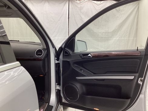 Used 2011 Mercedes-Benz GL 550 4MATIC image 18