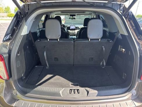 Used 2021 Ford Explorer XLT w/ Equipment Group 202A AWD/4WD image 12