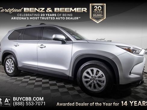 Used 2025 Toyota Grand Highlander FWD image 1