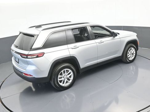 Used 2024 Jeep Grand Cherokee Laredo X image 52