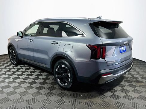 Used 2024 Kia Sorento S FWD image 5