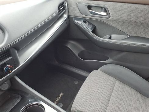 Used 2023 Nissan Rogue SV AWD/4WD image 32