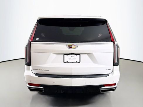 Used 2023 Cadillac Escalade Premium Luxury image 6