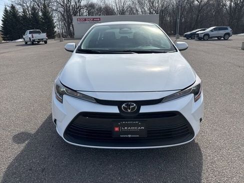 Used 2026 Toyota Corolla LE FWD image 3