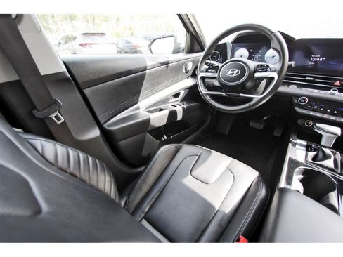 Used 2025 Hyundai Elantra Limited FWD image 11