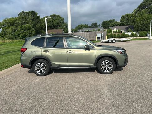 Used 2021 Subaru Forester Premium AWD/4WD image 2