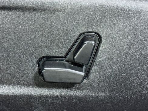 Used 2023 Chrysler 300 Touring L image 14