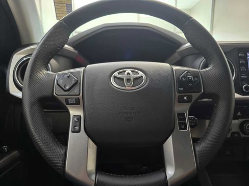 Used 2020 Toyota Tacoma SR5 AWD/4WD image 11