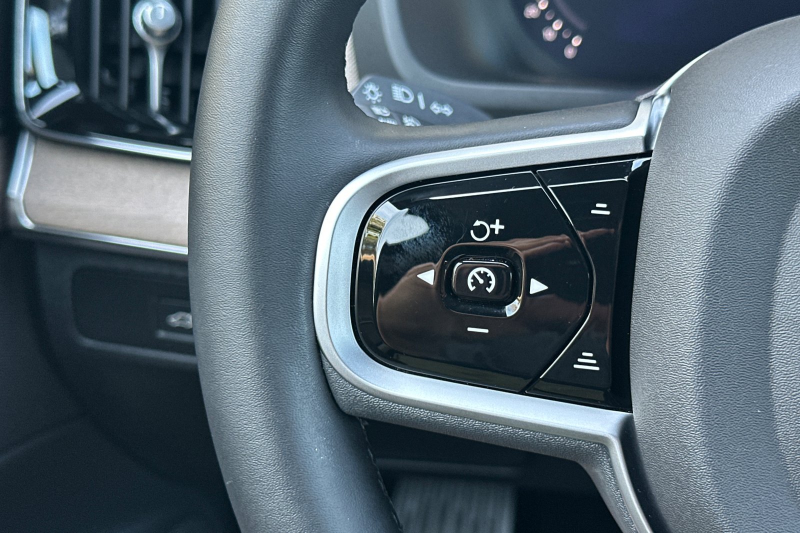 Certified 2026 Volvo XC90 B5 Core AWD/4WD image 30