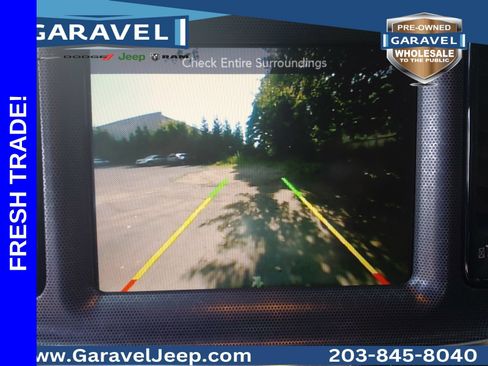Used 2016 Dodge Challenger SXT Plus RWD image 9
