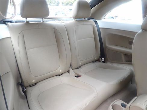 Used 2016 Volkswagen Beetle SE image 13