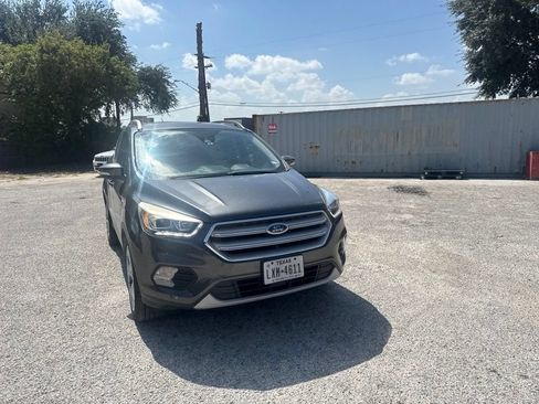 Used 2019 Ford Escape Titanium FWD image 4
